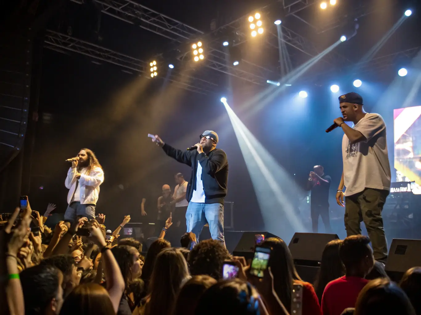 A dynamic photograph capturing a live performance during one of CH'A RENTE PAR LES OREILLES' cultural events, highlighting the energy and excitement of audience engagement.